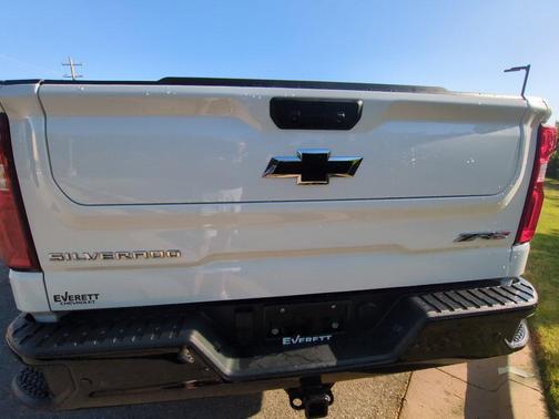 Summit White 2026 Chevrolet Silverado 1500 ZR2