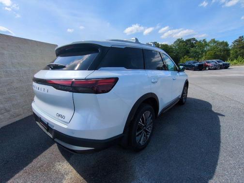 Radiant White 2027 INFINITI QX60 LUXE FWD