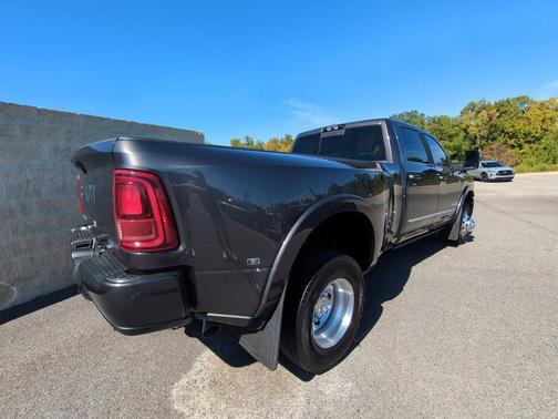 Granite Crystal Metallic Clearcoat 2025 RAM 3500 Limited