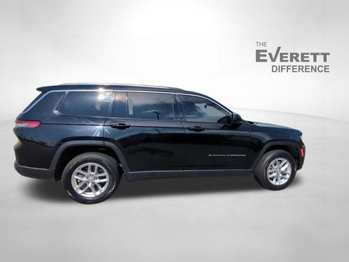 Diamond Black Crystal Pearlcoat 2023 Jeep Grand Cherokee L Laredo