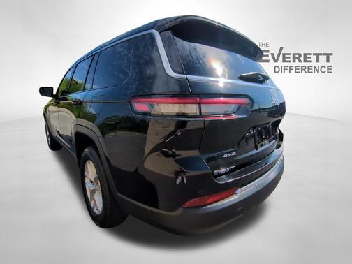 Diamond Black Crystal Pearlcoat 2023 Jeep Grand Cherokee L Laredo