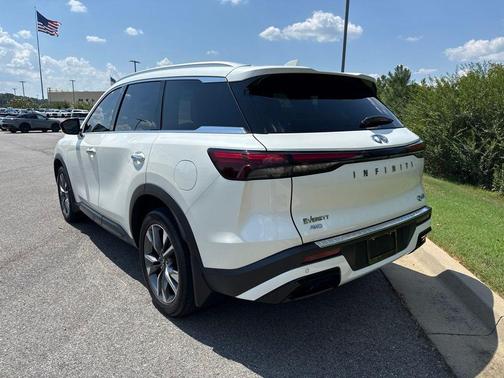 Majestic White 2023 INFINITI QX60 Luxe