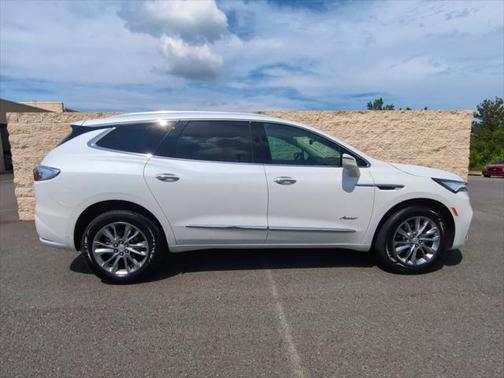 2022 Buick Enclave FWD Avenir