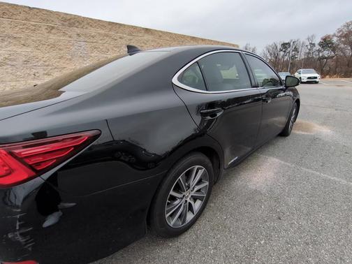 2018 Lexus ES 300h Base