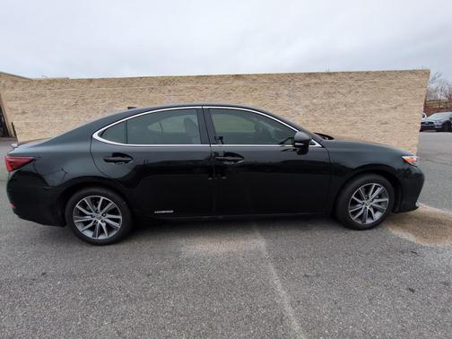 2018 Lexus ES 300h Base