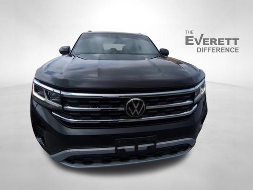 Deep Black 2023 Volkswagen Atlas Cross Sport 2.0T SE