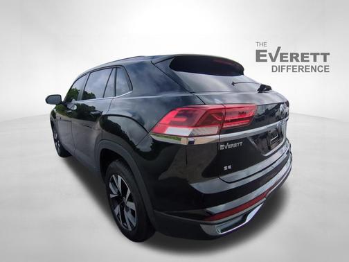Deep Black 2023 Volkswagen Atlas Cross Sport 2.0T SE