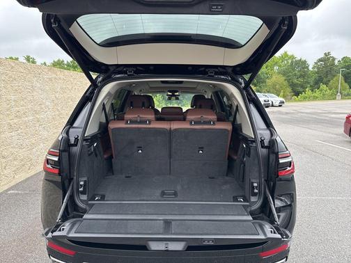 Black Sapphire Metallic 2024 BMW X7 xDrive40i