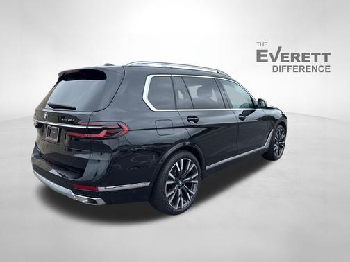 Black Sapphire Metallic 2024 BMW X7 xDrive40i
