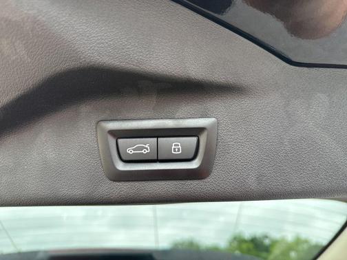 Black Sapphire Metallic 2024 BMW X7 xDrive40i