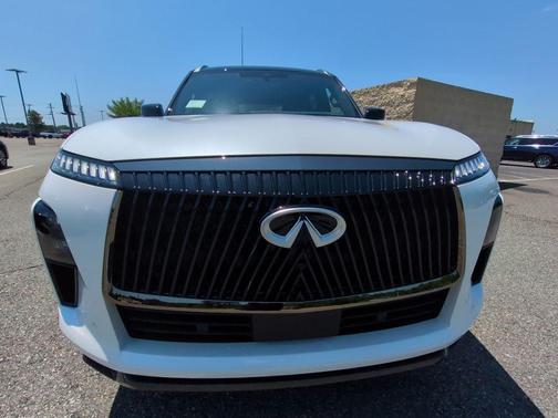 Radiant White/Black Obsidian 2027 INFINITI QX80 AUTOGRAPH