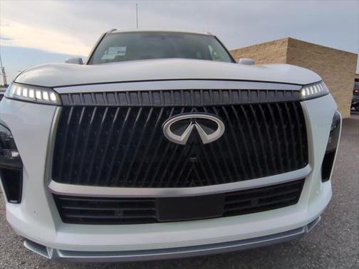 2025 INFINITI QX80 Luxe