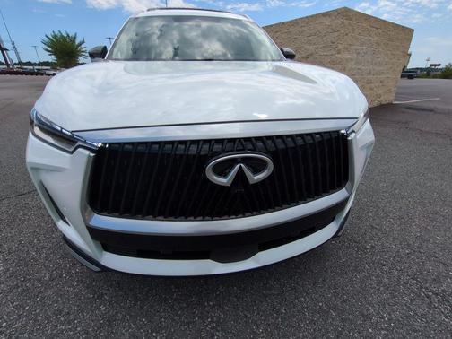 Radiant White 2027 INFINITI QX60 LUXE FWD