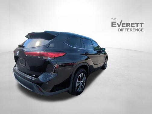 Midnight Black Metallic 2020 Toyota Highlander XLE