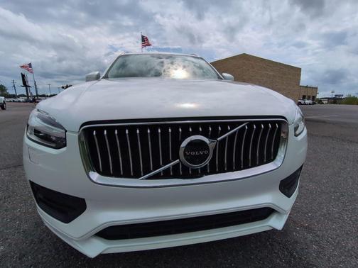 2021 Volvo XC90 T6 Momentum