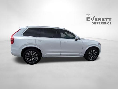 2021 Volvo XC90 T6 Momentum