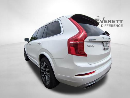2021 Volvo XC90 T6 Momentum