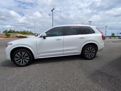 2021 Volvo XC90 T6 Momentum