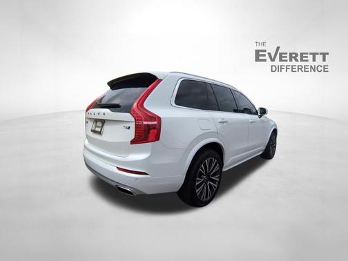 2021 Volvo XC90 T6 Momentum