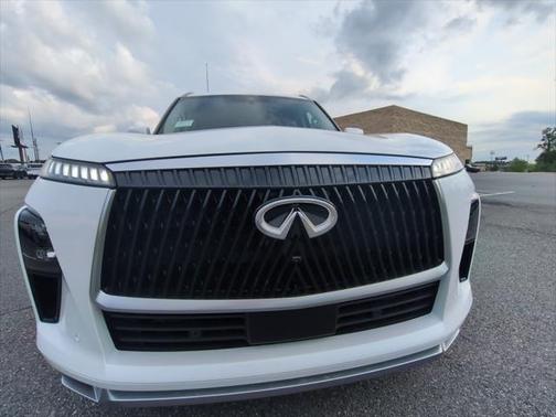2025 INFINITI QX80 Luxe