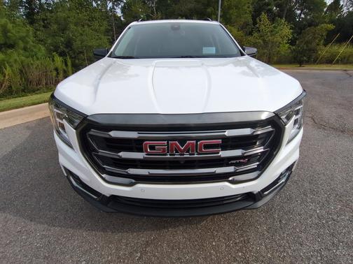 Summit White 2022 GMC Terrain AT4