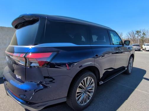 2025 INFINITI QX80 Luxe