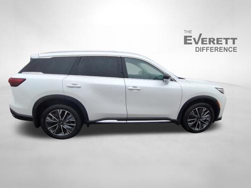 Radiant White 2026 INFINITI QX60 LUXE FWD