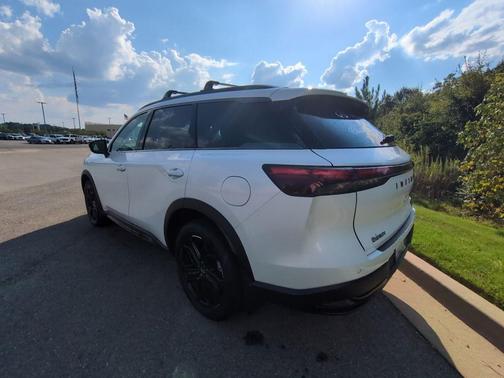 Radiant White 2026 INFINITI QX60 SPORT AWD