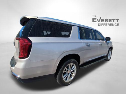 Pearl Beige Metallic 2022 GMC Yukon XL SLT