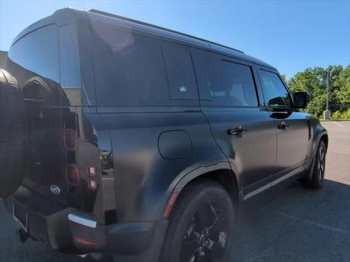 2023 Land Rover Defender 110 SE