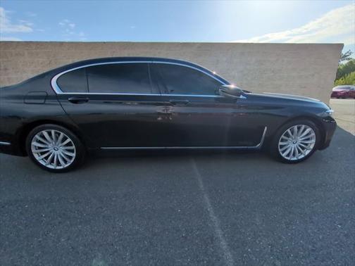 2022 BMW 740 i xDrive