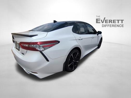 Wind Chill Pearl/Midnight Black Metallic 2019 Toyota Camry XSE