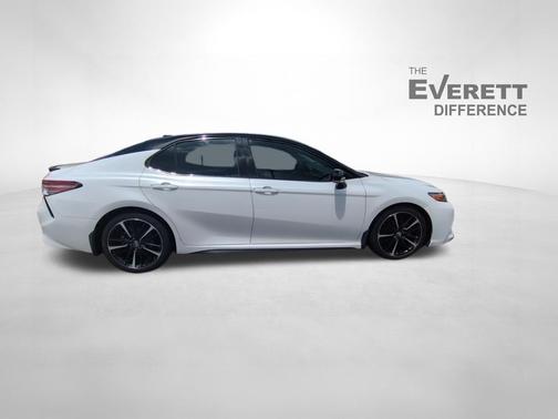 Wind Chill Pearl/Midnight Black Metallic 2019 Toyota Camry XSE