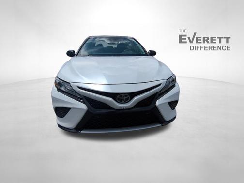 Wind Chill Pearl/Midnight Black Metallic 2019 Toyota Camry XSE