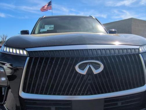 2025 INFINITI QX80 Luxe