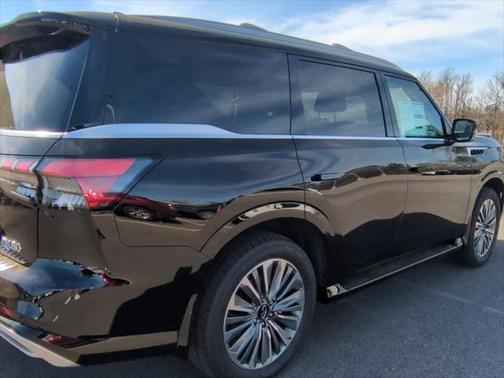 2025 INFINITI QX80 Luxe