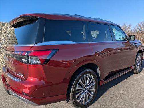 2025 INFINITI QX80 Luxe