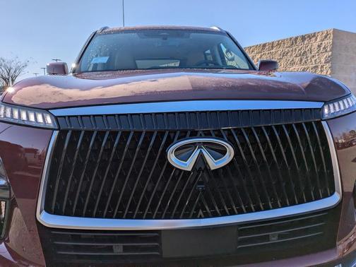 2025 INFINITI QX80 Luxe