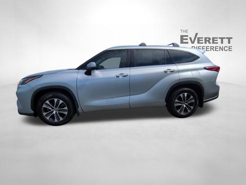 Celestial Silver Metallic 2021 Toyota Highlander XLE