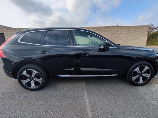 2023 Volvo XC60 Recharge Plug-In Hybrid T8 Plus Bright Theme