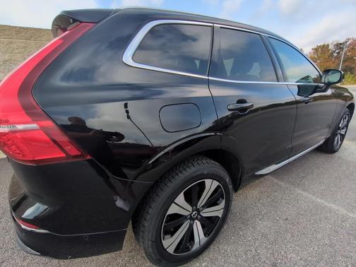 2023 Volvo XC60 Recharge Plug-In Hybrid T8 Plus Bright Theme