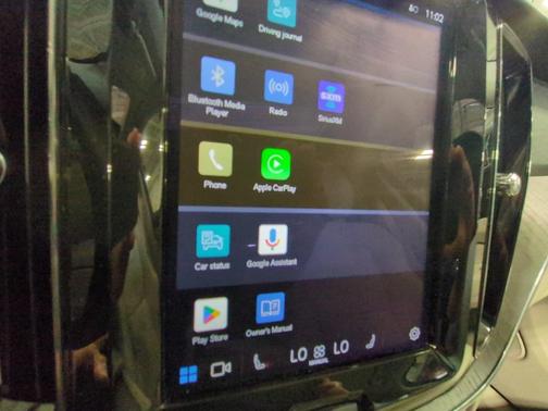 2023 Volvo XC60 Recharge Plug-In Hybrid T8 Plus Bright Theme