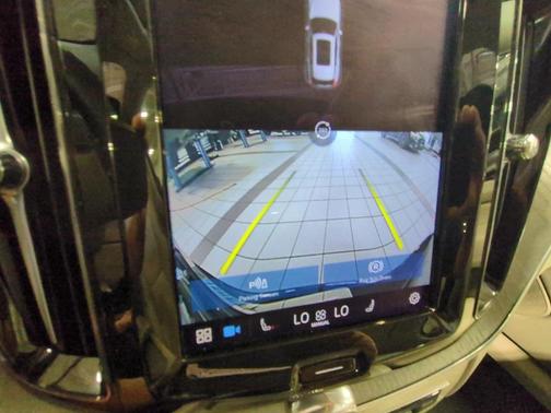 2023 Volvo XC60 Recharge Plug-In Hybrid T8 Plus Bright Theme