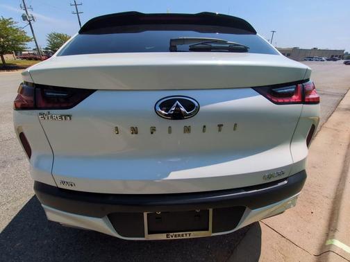 Majestic White 2022 INFINITI QX55 LUXE