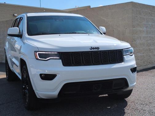 2022 Jeep Grand Cherokee Laredo