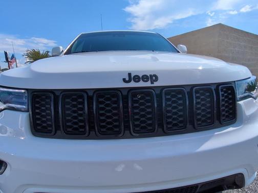 2022 Jeep Grand Cherokee Laredo