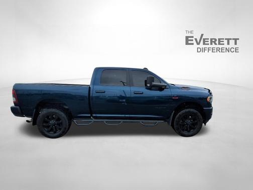 Patriot Blue Pearlcoat 2022 RAM 2500 Big Horn Crew Cab 4x4 6'4' Box