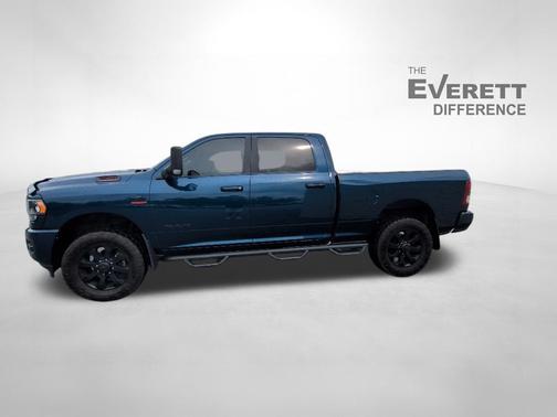 Patriot Blue Pearlcoat 2022 RAM 2500 Big Horn Crew Cab 4x4 6'4' Box