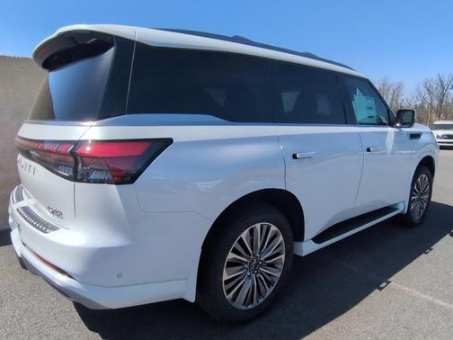 2025 INFINITI QX80 Luxe
