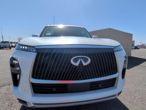 2025 INFINITI QX80 Luxe
